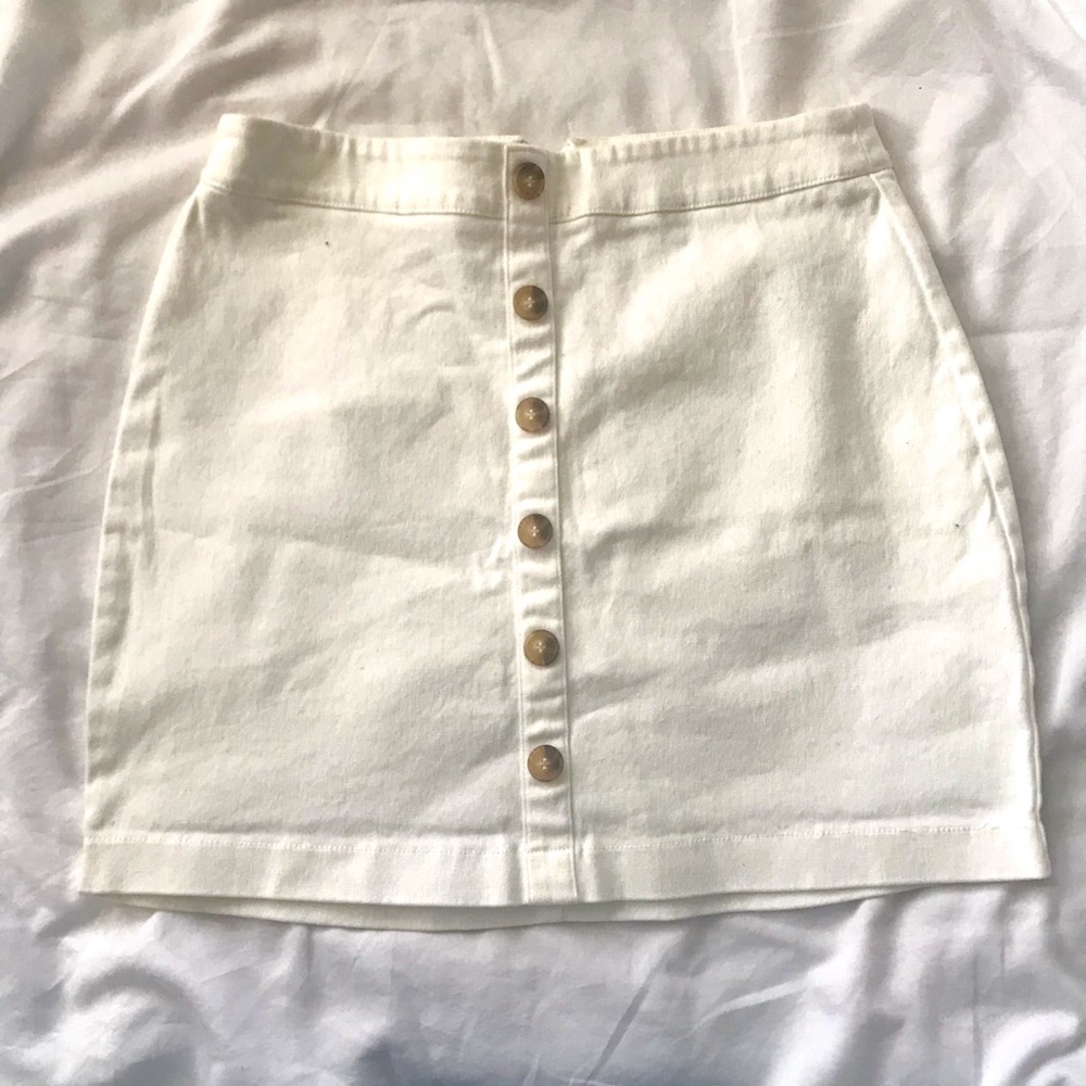 white skirt - Picture 2 of 4